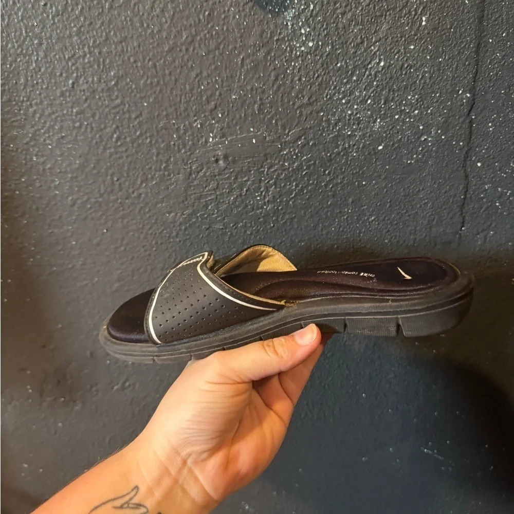Nike Black and White Slide Sandals with Cushion